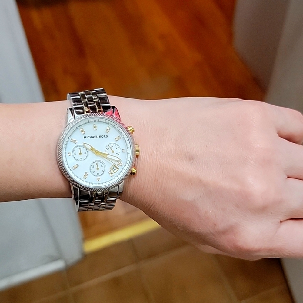 Michael Kors Watch - Picture 11 of 12